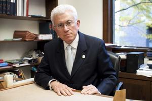 羅伯托·曼格貝拉·昂格爾2010年在哈佛