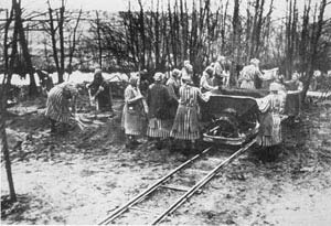 被納粹關押在拉文斯布呂克婦女集中營的婦女