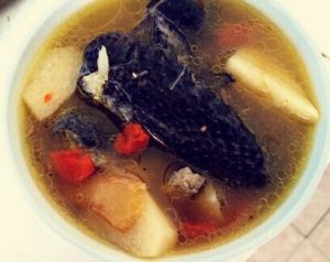 姜棗杞子烏雞湯