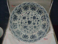 永樂青花纏枝花菱口大盤 永樂青花纏枝花菱口大盤