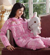 睡衣[睡覺時穿的衣服]