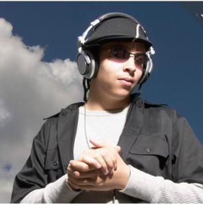 常常戴耳機導致耳鳴