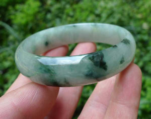 冰糯種飄花玉鐲 冰糯種飄花玉鐲