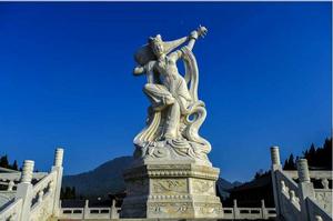 琵琶洞大門【琵琶仙子】白玉雕塑