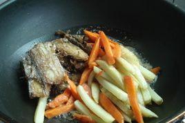 胡蘿蔔燉帶魚 胡蘿蔔燉帶魚