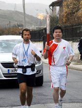 中國火炬手王明晏在進行傳遞