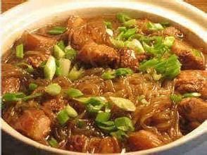 熱鍋酸菜豬肉燉粉條 熱鍋酸菜豬肉燉粉條