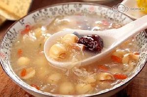 燉雪耳瘦肉湯 燉雪耳瘦肉湯