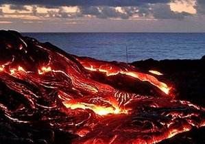 流紋熔岩火山 流紋熔岩火山