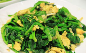 雞蛋炒菠菜 雞蛋炒菠菜