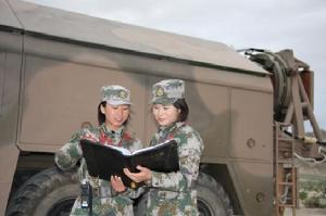 女子飛彈操作手