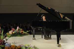 克勞迪婭&middot;楊