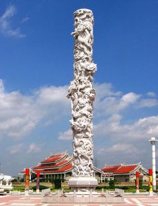 締造雕塑、盤龍柱