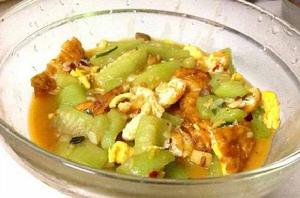 絲瓜燜荷包蛋 絲瓜燜荷包蛋