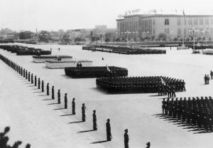 1959年建國10周年國慶閱兵受閱部隊通過天安門廣場