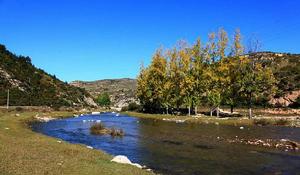關帝山區的文峪河上游