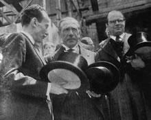 在政府部門任職時的阿爾韋托·耶拉斯