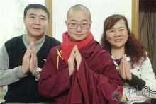 剃度後的才真旺姆