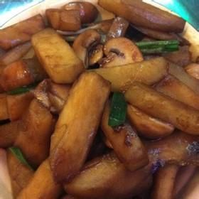 蘑菇燒山芋 蘑菇燒山芋