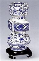 正德青花開光花卉七孔瓶 正德青花開光花卉七孔瓶