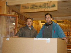 秦紅柏在歐洲選購提琴木料