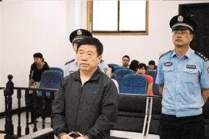 張國華在法庭上受審