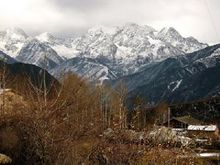 連綿起伏，壯闊磅礴的雪峰