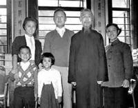 歸國後的錢學森與家人合影