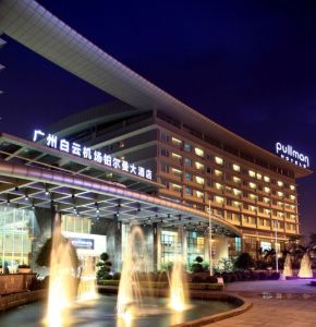 廣州白雲機場鉑爾曼大酒店正門夜景