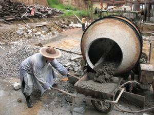 像是七十歲的老人能做的嗎？