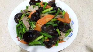 蒜苔木耳肉片 蒜苔木耳肉片