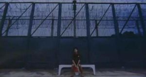 等候董建華發落