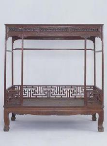 明黃花梨帶門圍子架子床