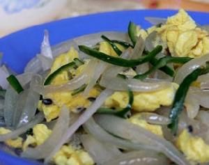 黃瓜皮洋蔥炒雞蛋 黃瓜皮洋蔥炒雞蛋