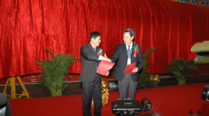 王文斌完成交接儀式