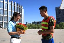 高川飾演男閨蜜