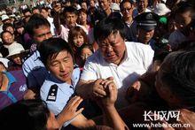 張北百姓送別李雪榮書記