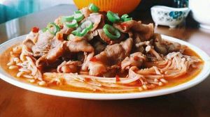 紅酒金針菇牛肉