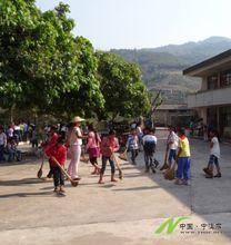 2014年3月黎明鄉志願者、團員、學生到鄉敬老院大掃除