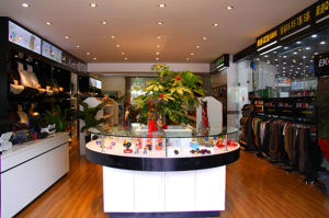 第一車品店內圖