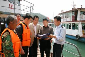 右二為九江市交通運輸局調研員周啟道