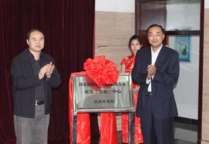 吳吟副局長與葛世榮校長共同揭牌