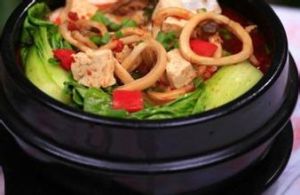 石鍋魷魚牡蠣豆腐湯 石鍋魷魚牡蠣豆腐湯