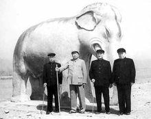 毛澤東與程星齡（右1）等在北京十三陵合影