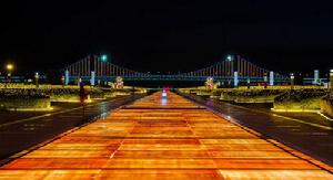 星海廣場中央的紅色大理石