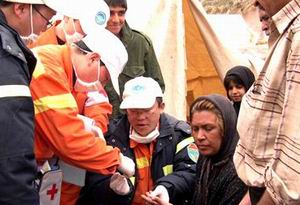 （圖）中國國際救援隊在伊朗地震災區進行醫療巡診