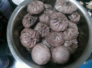 黑米麵包子 黑米麵包子