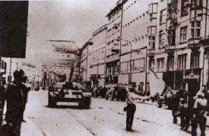匈牙利事件爆發後，蘇軍坦克開進布達佩斯
