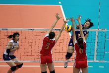 台灣女排12號自由人楊夢樺扣球