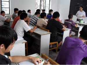 2011年7月中旬學員認真聽課